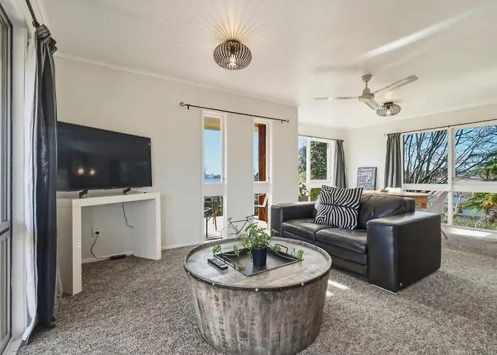 Sunnybrook - Sunny 3 Bed With Great Deck